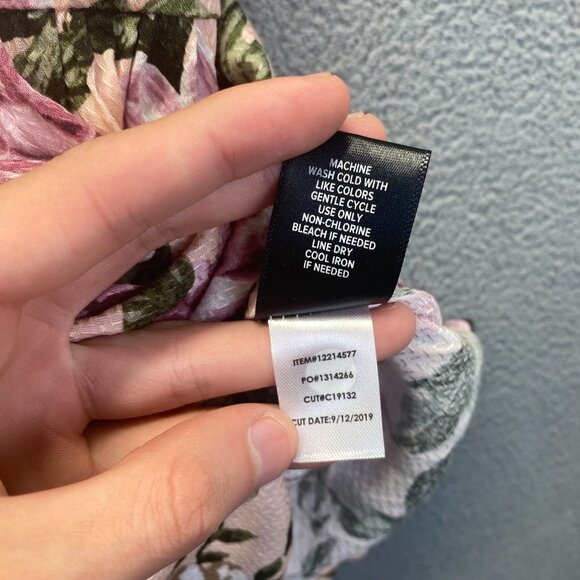 Torrid Women's Babydoll Textured Rayon Cold Shoulder Top Blush Floral Size 1 - Picture 11 of 13